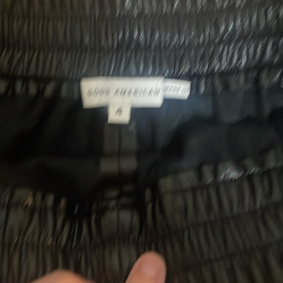 NWT Good American Size 4 Black Leather Shorts - Picture 3 of 3